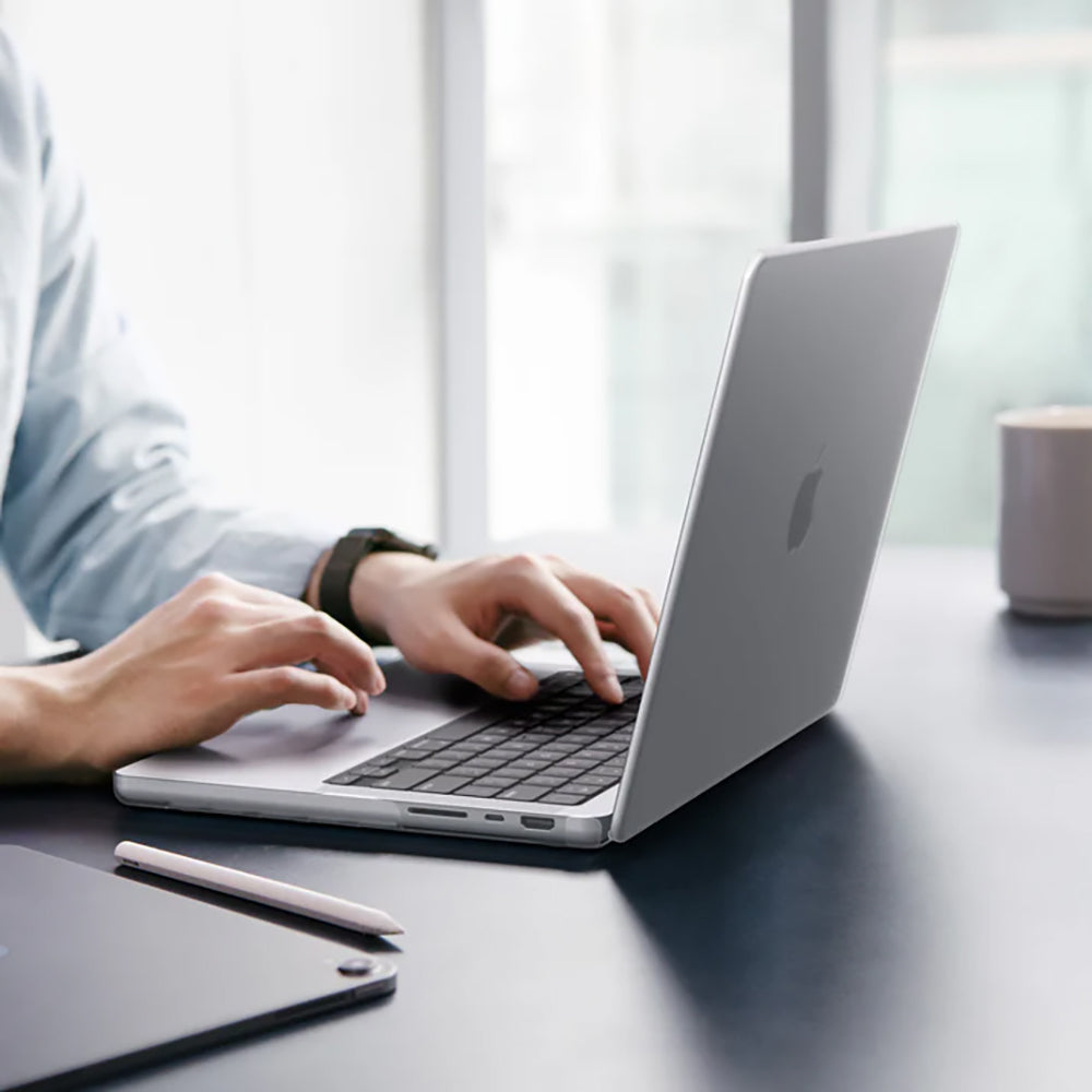 Θήκη Spigen Airskin για Apple MacBook Pro 16inch (2026) / (2024) / (2023) / (2021), Διαφανής Ματ ACS11526