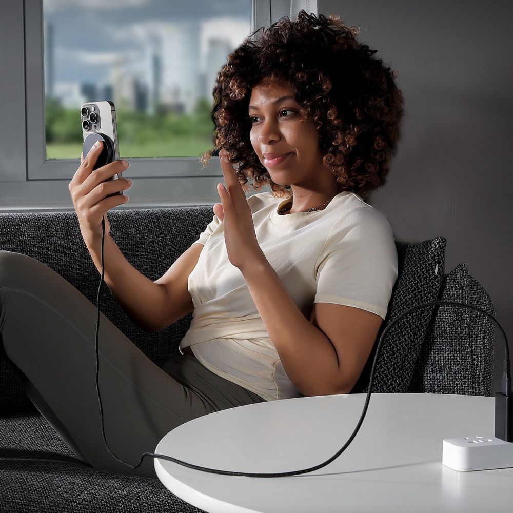 Φορτιστής Δικτύου Wireless ESR HaloLock, 15W, 1.67A, Μαύρο